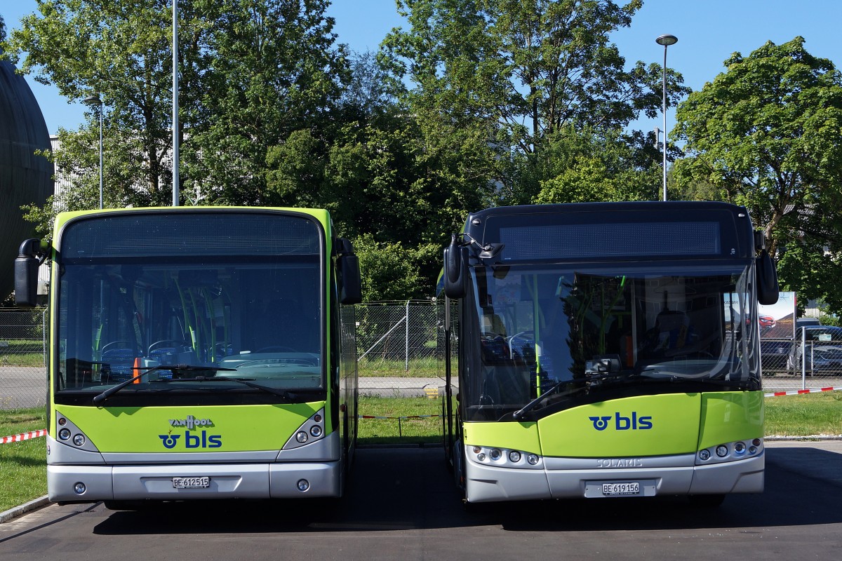 BLS: Nebst den neuen MERCEDES CITARO existieren in der BLS-Busflotte auch noch vereinzelt die Marken VANHOOL und SOLARIS. Die beiden Fahrzeuge wurden am 28. Juni 2015 per Zufall in Burgdorf verewigt.
Foto: Walter Ruetsch 
