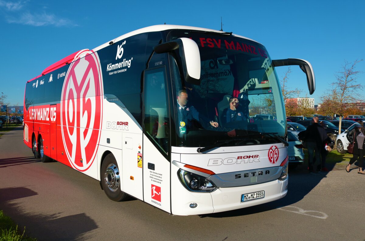 Bohr Reisen Setra Mannschaftsbus des 1. FSV Mainz 05 am 13.11.22 in Mainz 