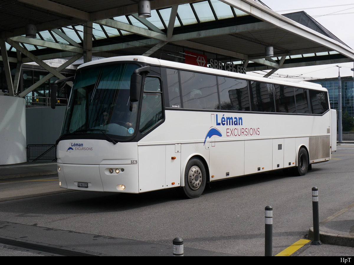 BOVA VDL unterwegs bei den Haltestellen vor dem Flughafen in Genf am 06.04.2019