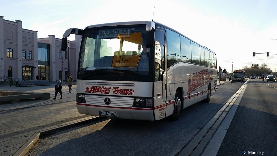 Brandenburg, der O404 der Firma Lange Tours am Hauptbahnhof. 16.01.2015