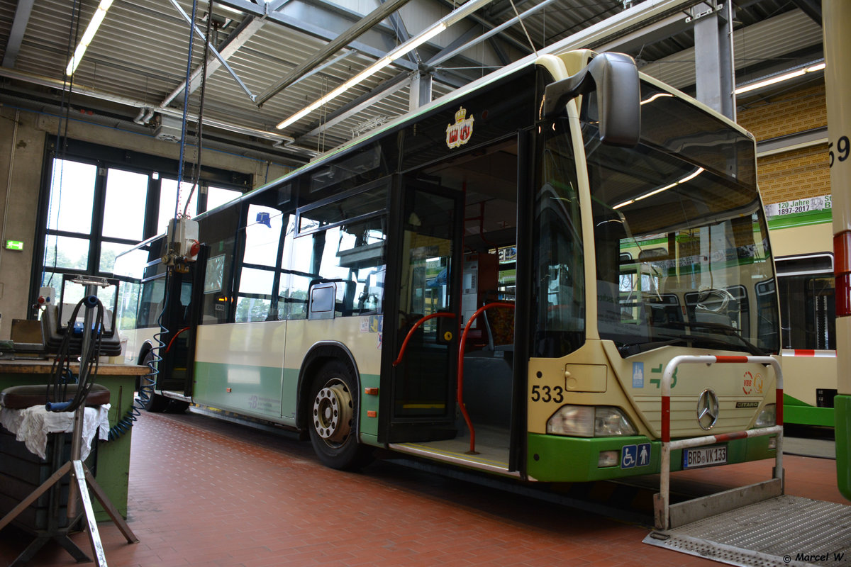 BRB-VK 133 steht am 01.07.2017 in der Halle. Aufgenommen wurde ein Mercedes Benz Citaro der ersten Generation.  120 Jahre Straßenbahn in Brandenburg .