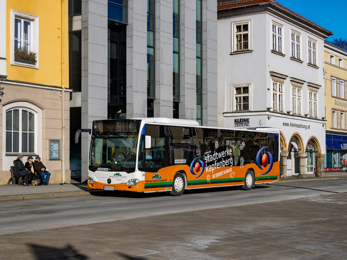 Bruck an der Mur. Wagen 43 der Mürztaler Verkehrsgesellschaft, erreicht hier am 20.01.2024 die Endhaltestelle Kolomann-Wallisch-Platz.