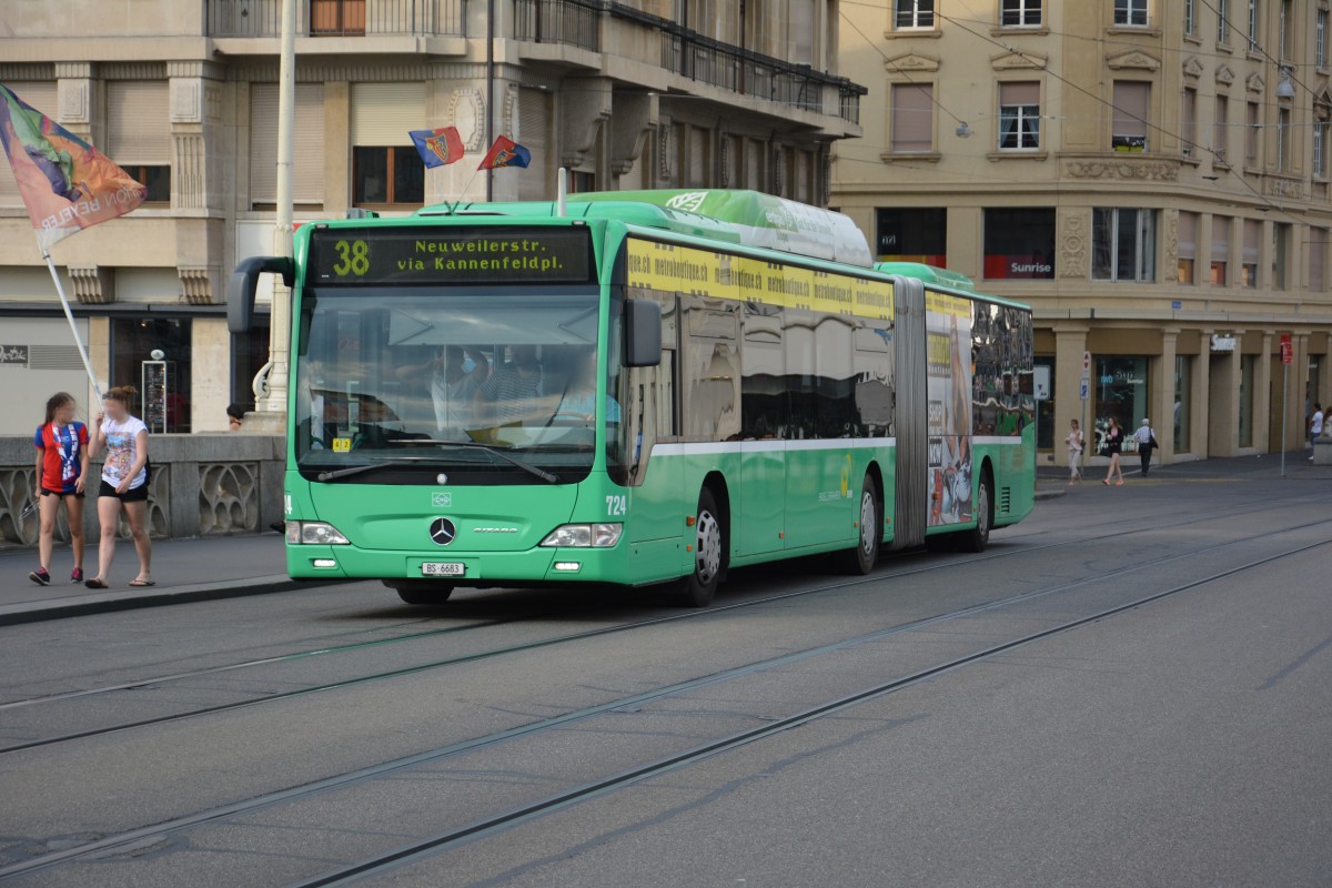 BS-6683 fährt am 07.06.2015 auf der Linie 38 zur Neuweilerstraße. Aufgenommen wurde ein Mercedes Benz Citaro Facelift CNG / Basel Mittlere Brücke.
