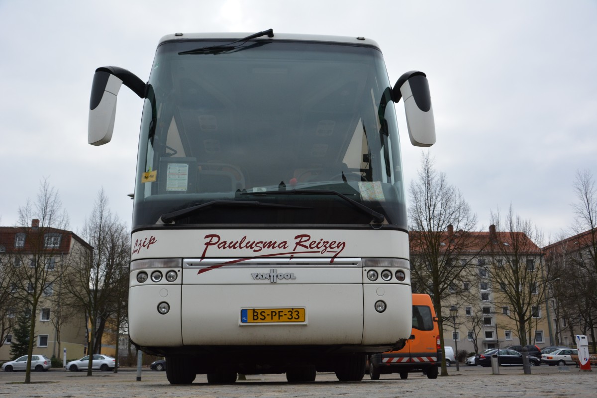 BS-PF-33 (VanHool T 917 Acron) steht am 13.03.2015 in Potsdam auf dem Bassinplatz.