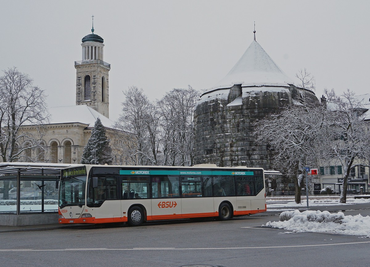 BSU: MERCEDES CITARO Nr. 75 vor der Kulisse der evangelische reformierten Kirche und des Burristurms Solothurn am 1. Februar 2015.
Foto: Walter Ruetsch