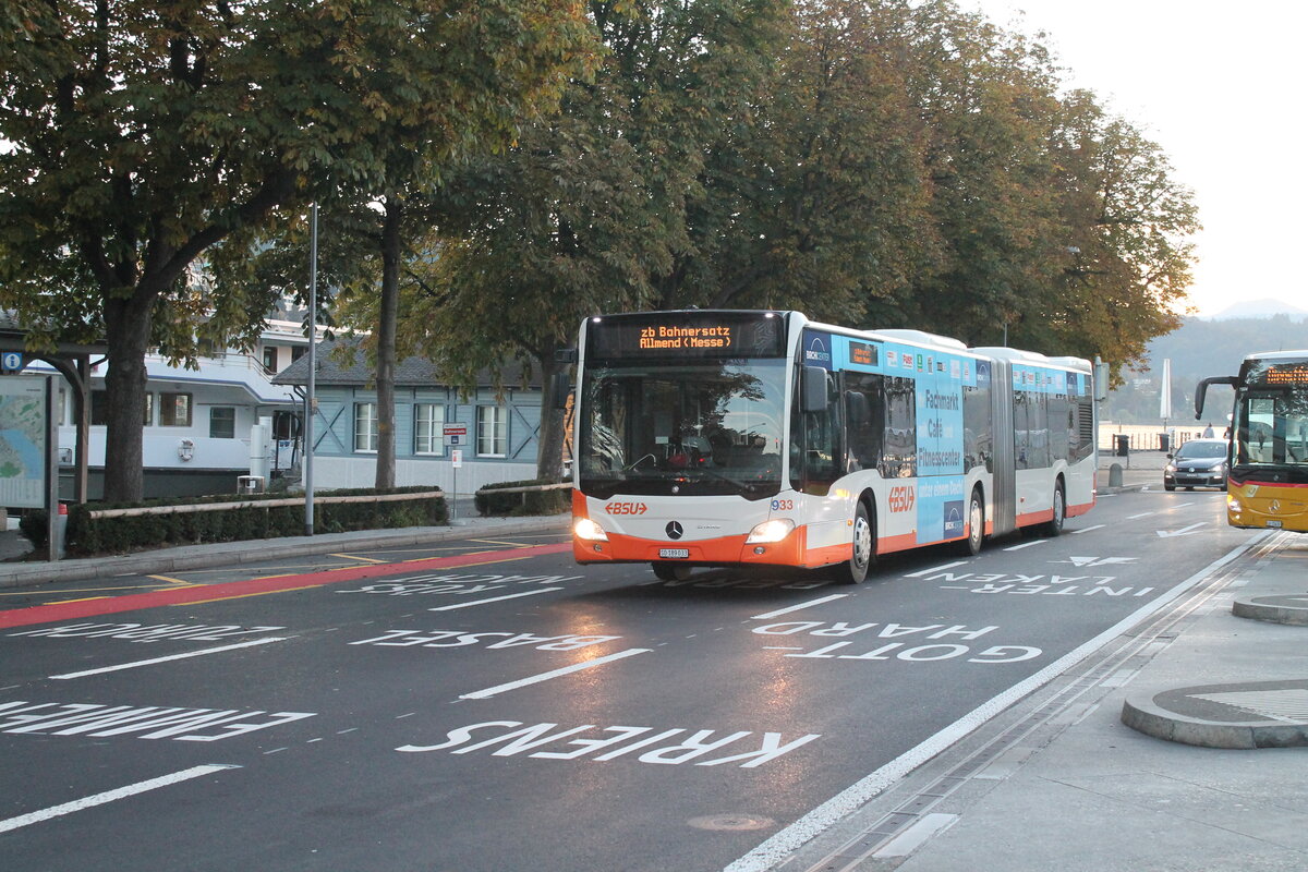 BSU Nr. 33/vbl Nr. 933 (Mercedes Citaro C2 O530G) am 20.10.2021 beim Bhf. Luzern als Bahnersatz zur Allmend. Die Bahnstrecke Luzern - Allmend war im Herbst 2021 infolge Bauarbeiten unterbrochen. Die vbl, die für die Bahnersatzkurse verantwortlich waren hatten dafür zuwenig Fahrzeuge, die von anderen Verkehrsbetrieben angemietet wurden. U.a. vonder BSU. 