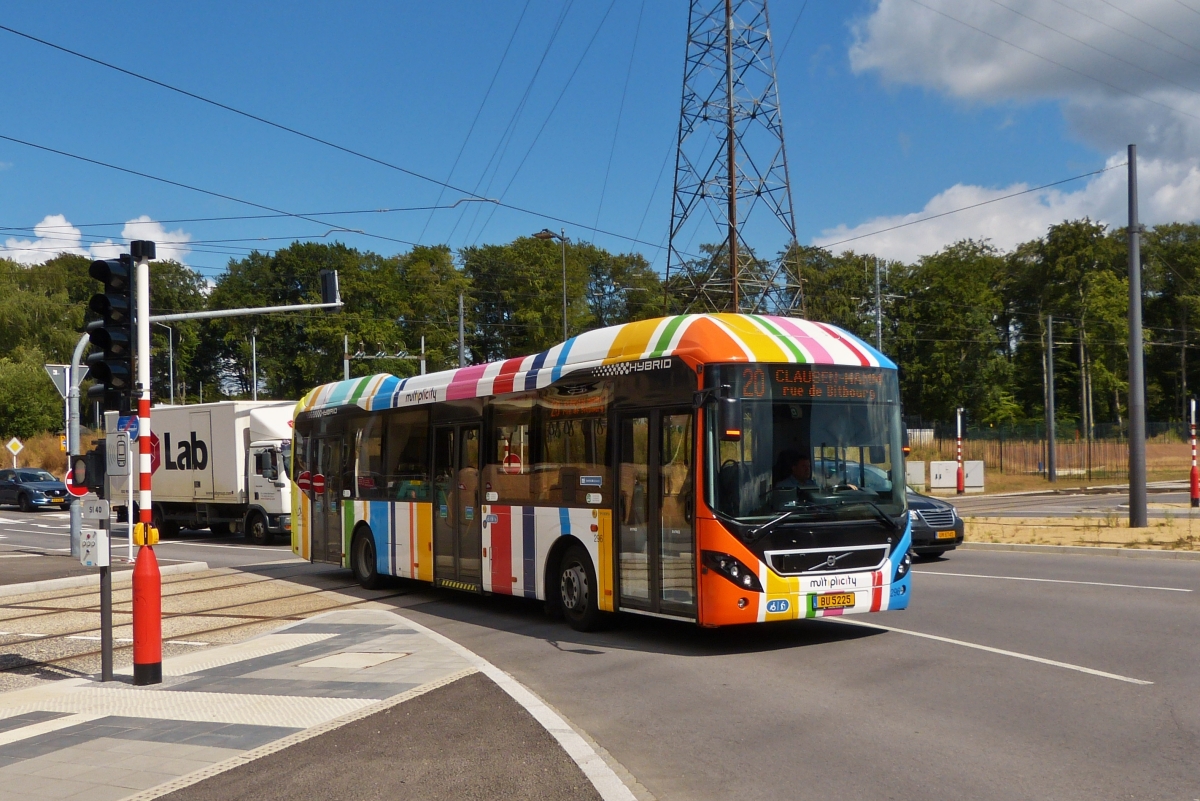 BU 5225, Volvo 7900 des VDL nahe der Tram Haltestelle Luxexpo in der Stadt Luxemburg.   10.08.2018