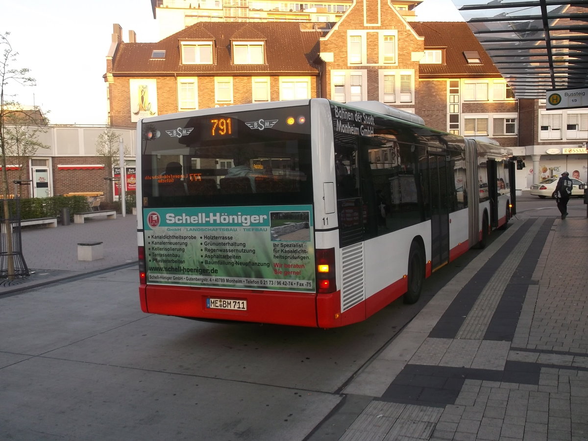 Bus 11 der Bahnen der Stadt Monheim GmbH. Er ist als Linie 791 nach Solingen Hbf unterwegs. 