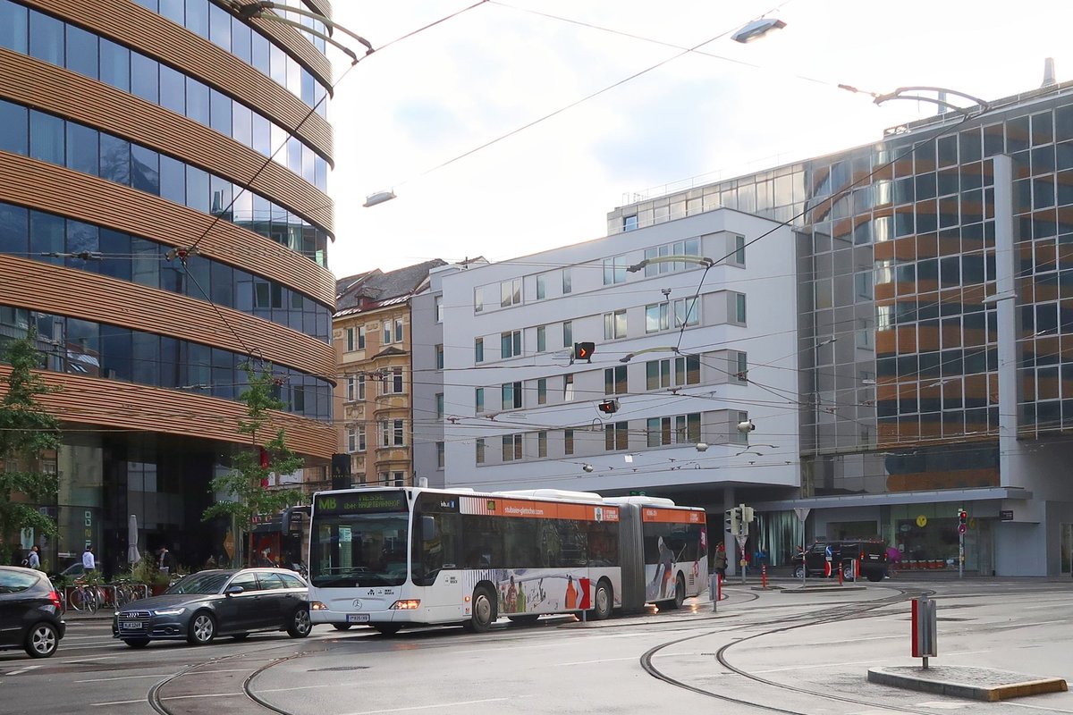 Bus 835 der Innsbrucker Verkehrsbetriebe als Messebus (MB) in der Museumstraße in Innsbruck. Aufgenommen 8.10.2017.