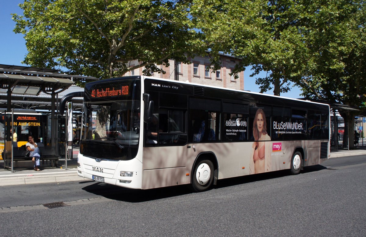 Bus Aschaffenburg / Verkehrsgemeinschaft am Bayerischen Untermain (VAB): MAN Lion's City LE Ü von Reffel's Reise GmbH, aufgenommen Anfang Juli 2018 am Hauptbahnhof in Aschaffenburg.