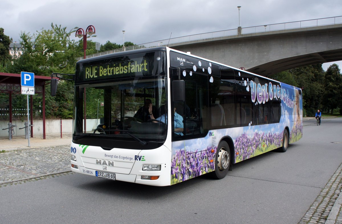 Bus Aue / Bus Erzgebirge: MAN Lion's City  der RVE (Regionalverkehr Erzgebirge GmbH), aufgenommen im August 2016 am Bahnhof von Aue (Sachsen).