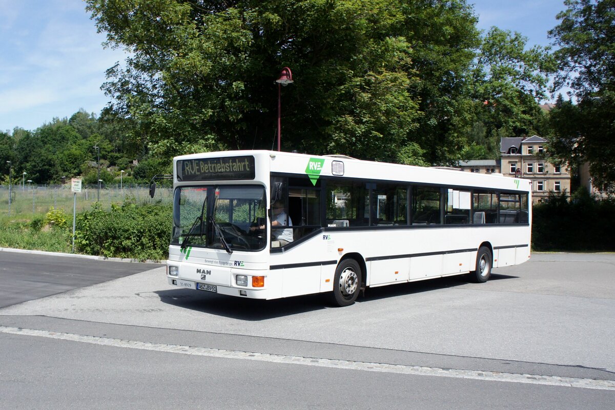 Bus Aue / Bus Erzgebirge: MAN EL (ASZ-BV 51) der RVE (Regionalverkehr Erzgebirge GmbH), aufgenommen im Juni 2022 am Bahnhof von Aue (Sachsen).