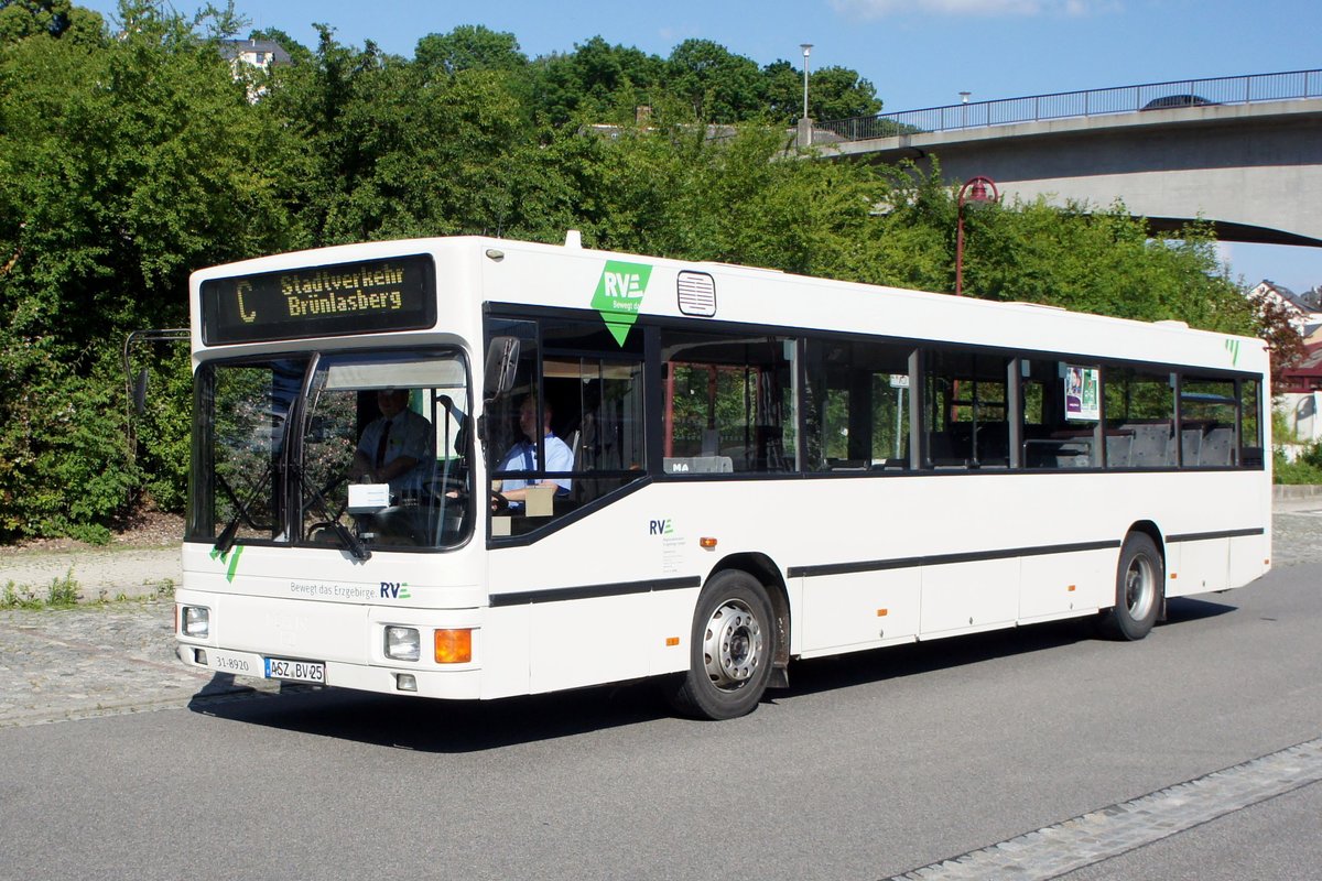 Bus Aue / Stadtbus Aue / Bus Erzgebirge: MAN EL (ASZ-BV 25) der RVE (Regionalverkehr Erzgebirge GmbH), aufgenommen im Juni 2020 am Bahnhof von Aue (Sachsen).