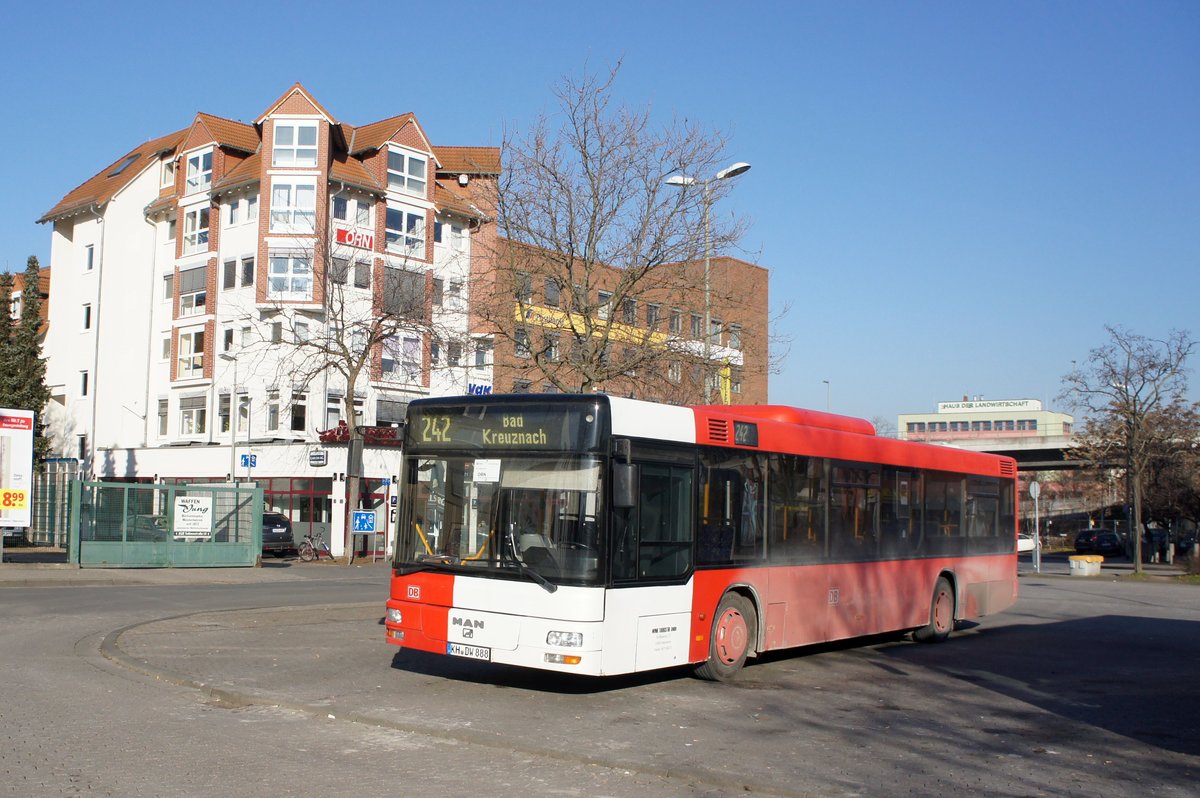 Bus Bad Kreuznach: MAN NL vom Busunternehmen Wink Touristik GmbH, unterwegs im Auftrag des Omnibusverkehr Rhein-Nahe (ORN) / Rhein-Nahe-Bus. Aufgenommen im Januar 2017 am Bahnhof von Bad Kreuznach.