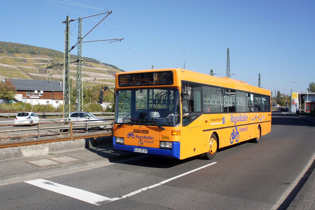 Bus Bingen am Rhein / RegioRadler Hunsrück: Mercedes-Benz O 407 der Stemmler-Bus GmbH aus Kastellaun, aufgenommen im Oktober 2018 im Stadtgebiet von Bingen am Rhein. 