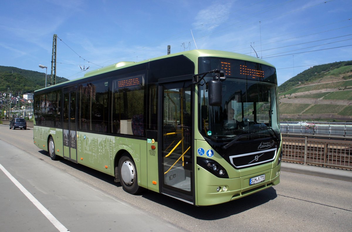 Bus Bingen am Rhein: Volvo 8900 LE vom Reisedienst Hermani, aufgenommen im Juli 2017 im Stadtgebiet von Bingen am Rhein. 