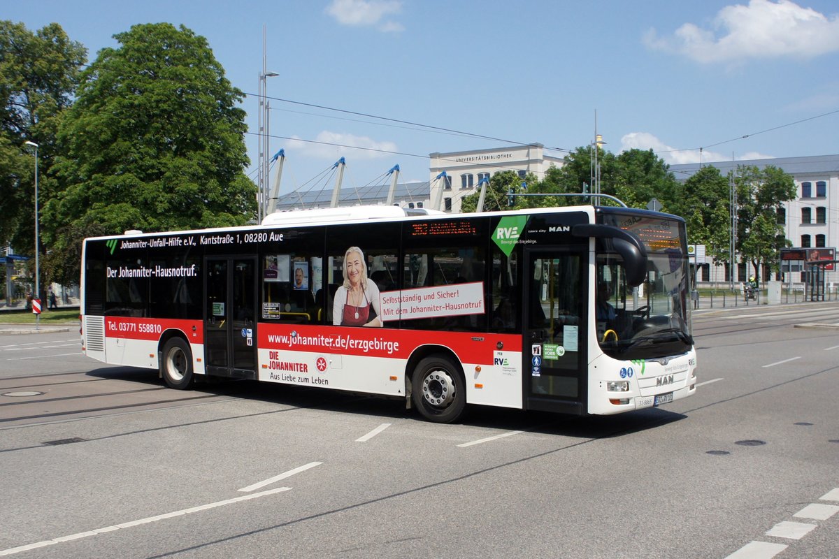Bus Chemnitz: MAN Lion's City Ü der RVE (Regionalverkehr Erzgebirge GmbH), aufgenommen im Juni 2020 am Omnibusbahnhof in Chemnitz.