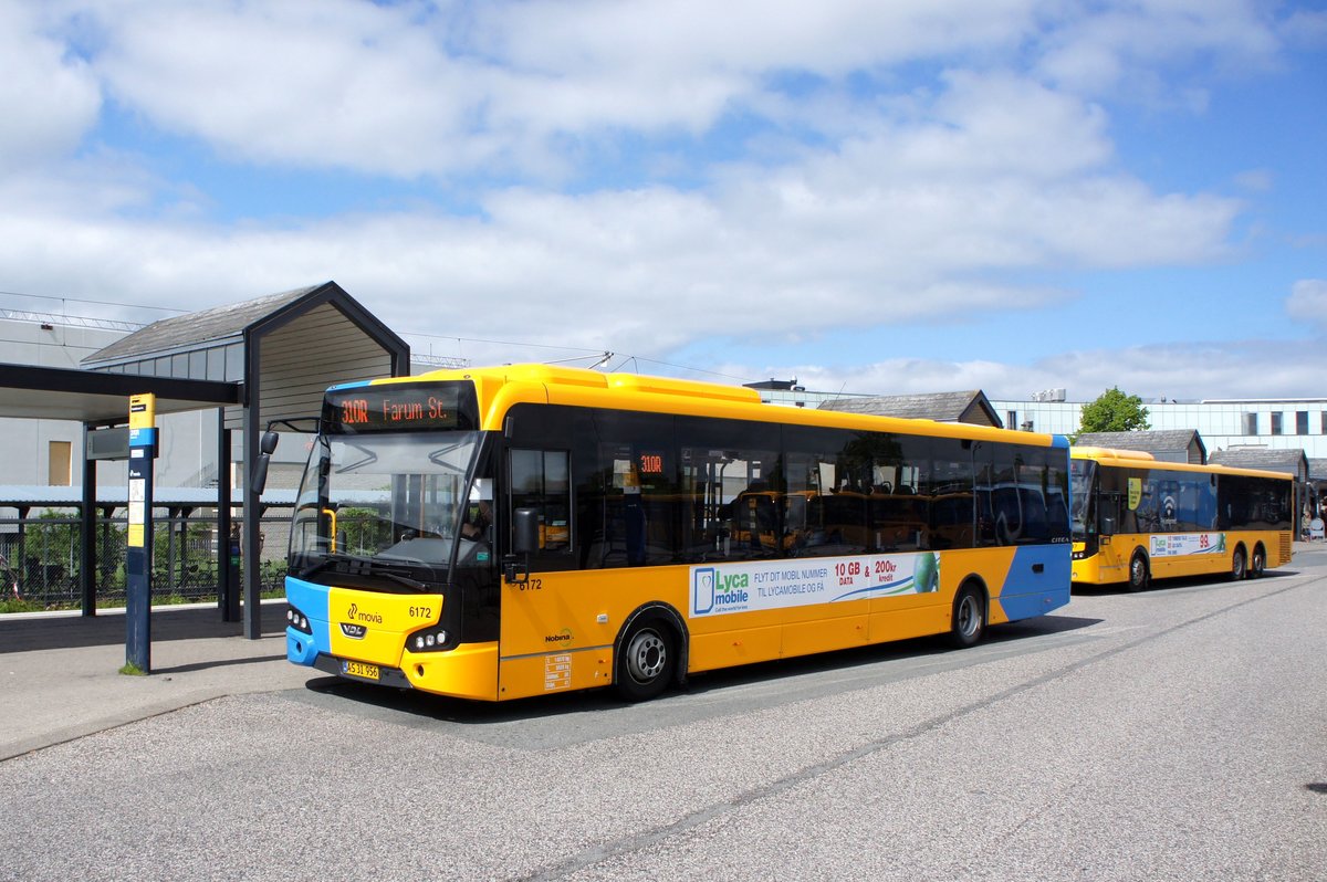 Bus Dänemark / Region Seeland / Region Sjælland: VDL Citea LLE (Light Low Entry) - Wagen 6172 von Trafikselskabet Movia (Eigentümer Fahrzeug: Nobina Danmark), aufgenommen im Mai 2016 am Bahnhof von Frederikssund.