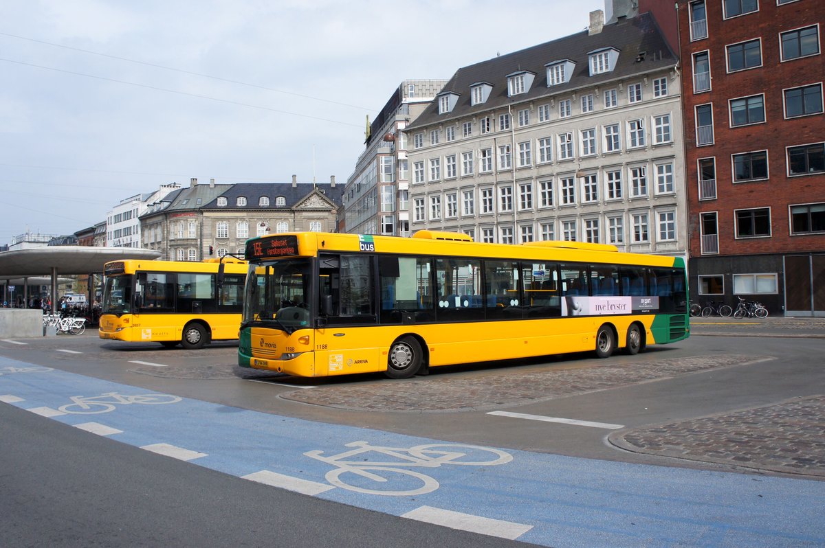 Bus Dänemark / Region Seeland / Region Sjælland: Scania OmniLink - Wagen 1188 von Trafikselskabet Movia (Eigentümer Fahrzeug: Arriva Danmark A/S), aufgenommen im Mai 2016 in der Innenstadt von Kopenhagen.