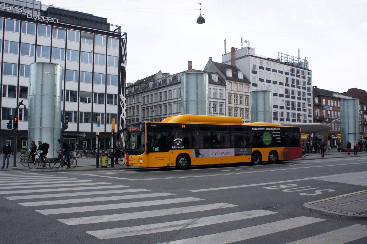 Bus Dänemark / Region Seeland / Region Sjælland: MAN Lion's City CNG - Wagen 1500 von Trafikselskabet Movia (Eigentümer Fahrzeug: Arriva Danmark A/S), aufgenommen im Mai 2016 in der Innenstadt von Kopenhagen.
