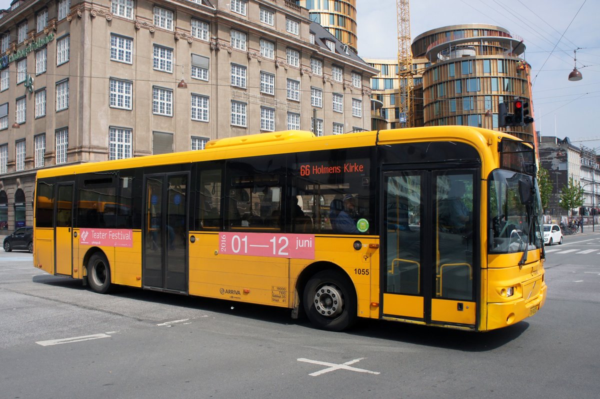 Bus Dänemark / Region Seeland / Region Sjælland: Volvo B7RLE-60 - Wagen 1055 von Trafikselskabet Movia (Eigentümer Fahrzeug: Arriva Danmark A/S), aufgenommen im Mai 2016 am Hauptbahnhof von Kopenhagen.