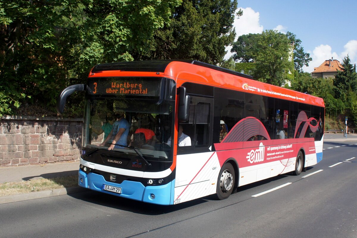 Bus Eisenach / Bus Wartburgkreis: Ebusco 2.2 (EA-WM 29) vom Verkehrsunternehmen Wartburgmobil (VUW), aufgenommen im August 2022 im Stadtgebiet von Eisenach. 