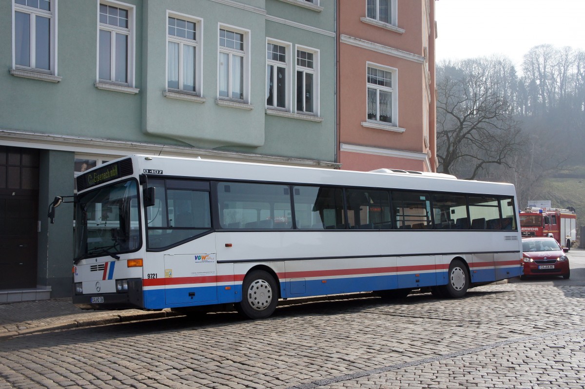 Bus Eisenach / Verkehrsgesellschaft Wartburgkreis mbH (VGW): Mercedes-Benz O 407 der KVG Eisenach, eingesetzt im Überlandverkehr. Aufgenommen am Überlandbusbahnhof von Eisenach im März 2014. 