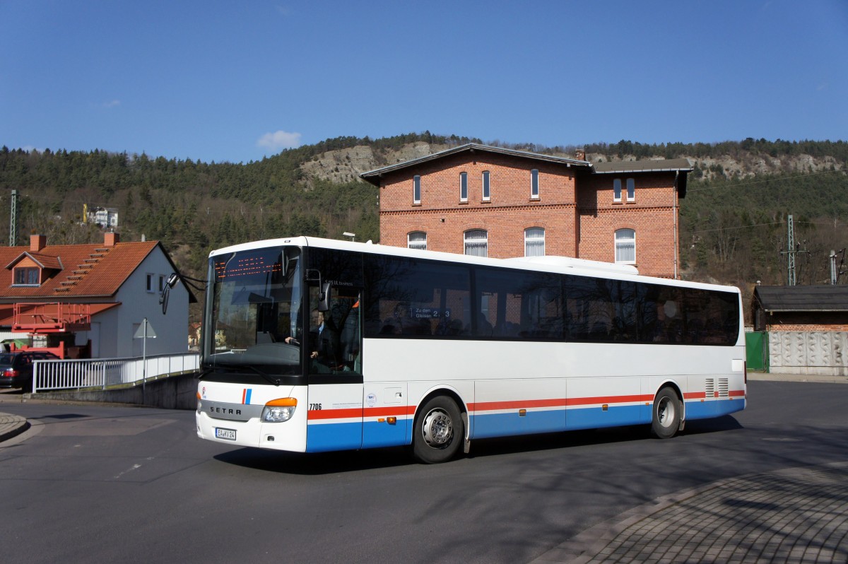 Bus Eisenach / Verkehrsgesellschaft Wartburgkreis mbH (VGW): Setra S 415 UL business der KVG Eisenach, eingesetzt im Überlandverkehr. Aufgenommen am Bahnhof von Wutha-Farnroda im März 2015.