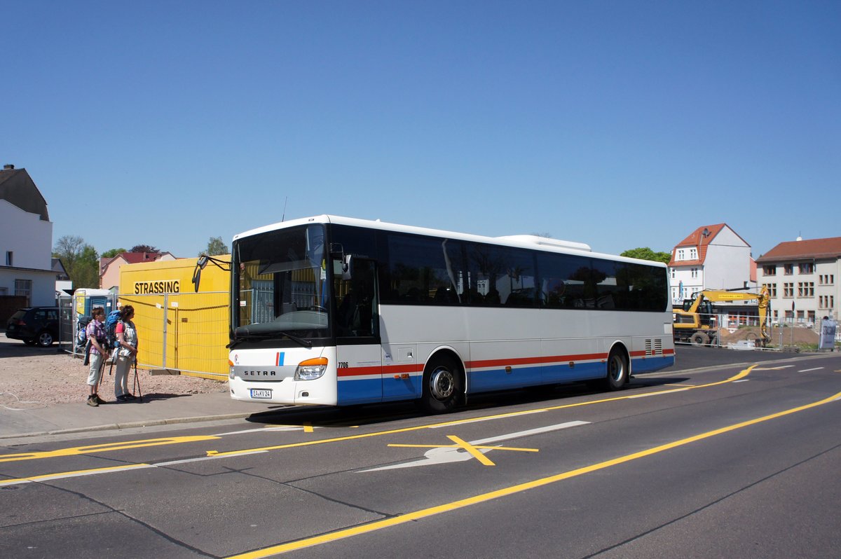 Bus Eisenach / Verkehrsgesellschaft Wartburgkreis mbH (VGW): Setra S 415 UL business der KVG Eisenach, eingesetzt im Überlandverkehr. Aufgenommen am Hauptbahnhof von Eisenach im Mai 2016.