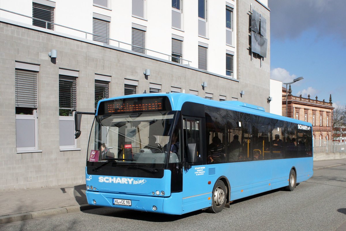 Bus Kaiserslautern / Verkehrsverbund Rhein-Neckar: VDL Berkhof Ambassador von Schary-Reisen GbR, aufgenommen im Februar 2018 am Hauptbahnhof in Kaiserslautern.