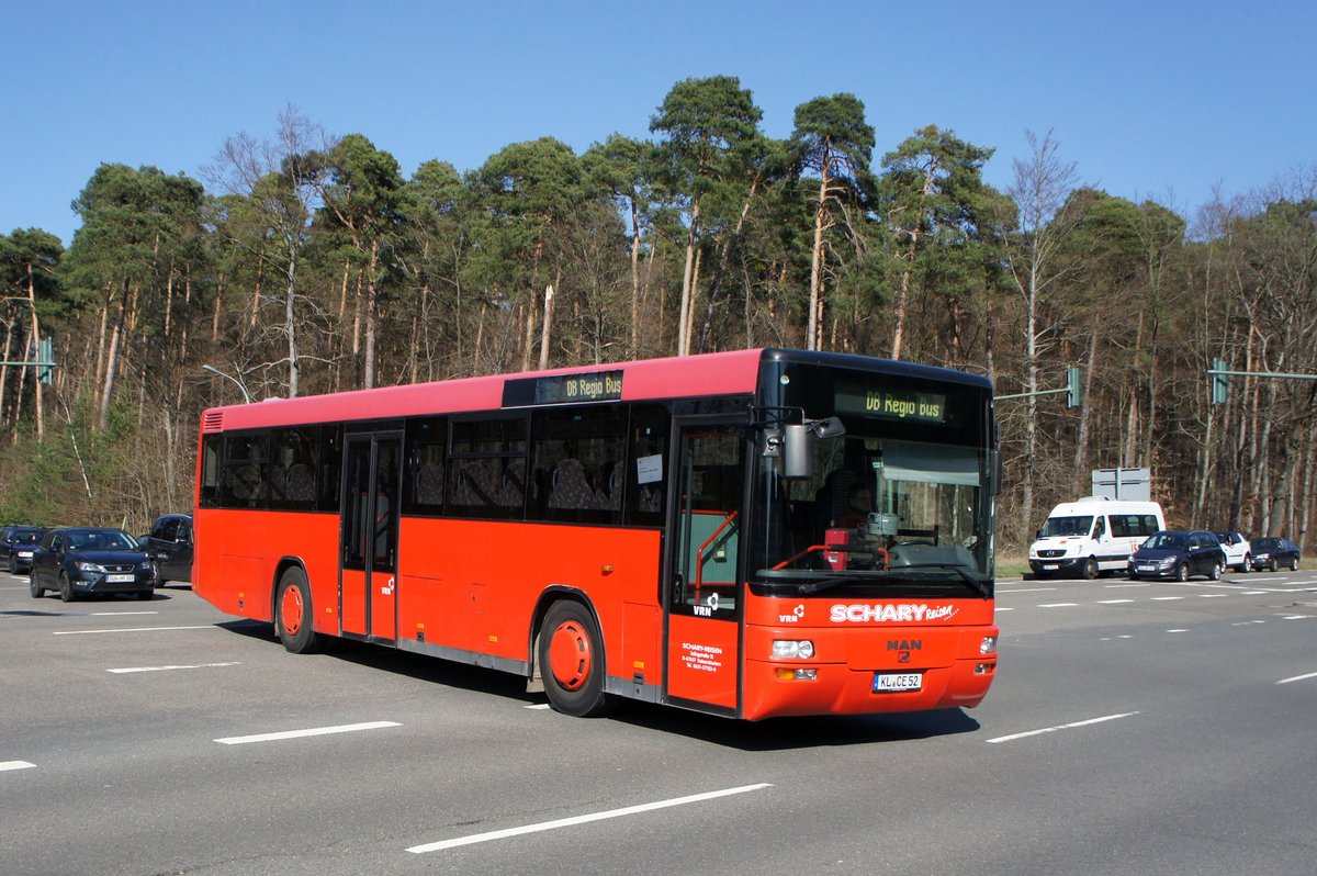Bus Kaiserslautern / Verkehrsverbund Rhein-Neckar: MAN SÜ / MAN Lion's Classic (KL-CE 52) von Schary-Reisen GbR, aufgenommen im April 2019 im Stadtgebiet von Kaiserslautern.