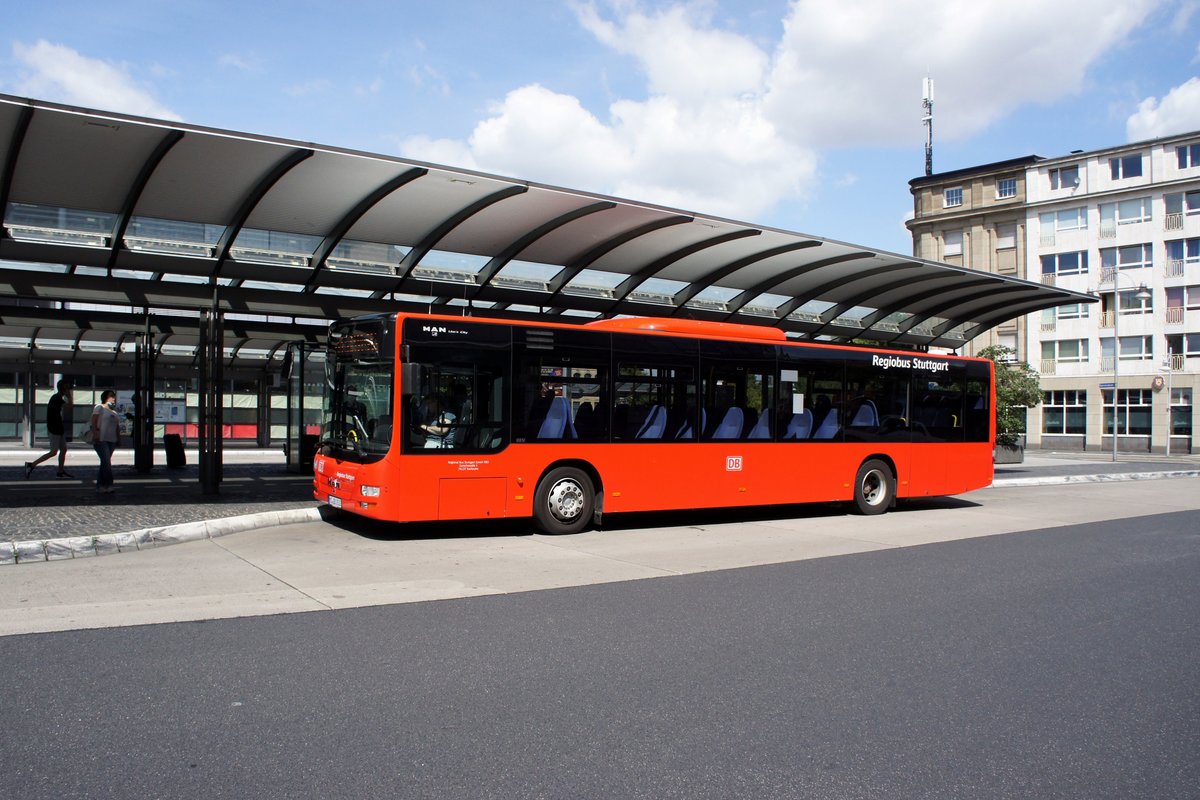 Bus Koblenz: MAN Lion's City Ü (ehem. Regional Bus Stuttgart GmbH) der RMV Rhein-Mosel Verkehrsgesellschaft mbH, aufgenommen im Juli 2020 am Hauptbahnhof in Koblenz.