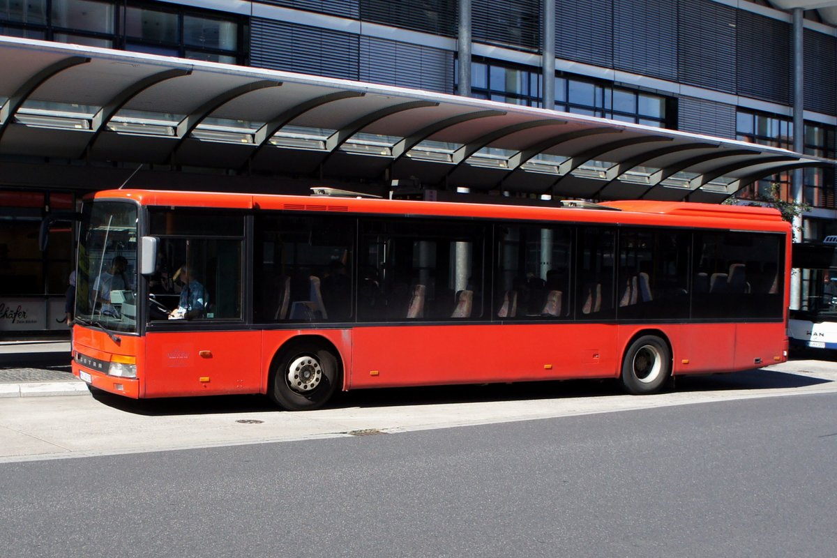 Bus Koblenz: Setra S 315 NF vom Busunternehmen Dillschnitter, aufgenommen im September 2020 am Hauptbahnhof in Koblenz.