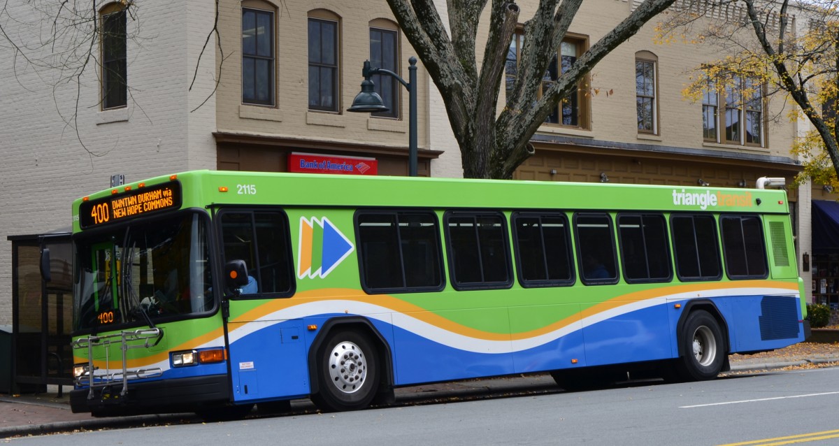 Bus der Linie 400 in Chapel Hill, einer Universitätsstadt im Bundesstaat North Carolina. (07.11.2013)