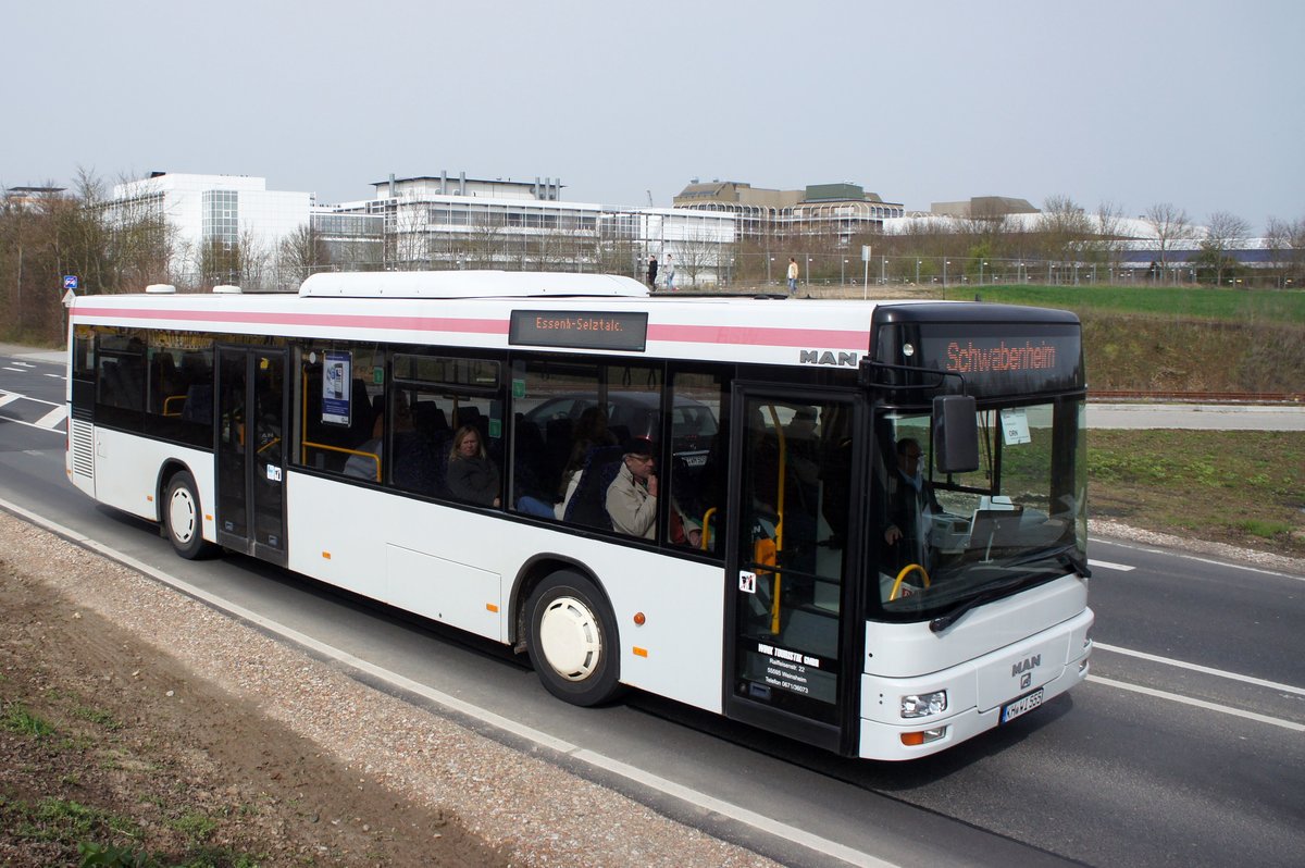 Bus Mainz: MAN NÜ vom Busunternehmen Wink Touristik GmbH, unterwegs im Auftrag des Omnibusverkehr Rhein-Nahe / Rhein-Nahe-Bus, aufgenommen im April 2016 in der Nähe der Haltestelle  Hochschule Mainz  in Mainz.