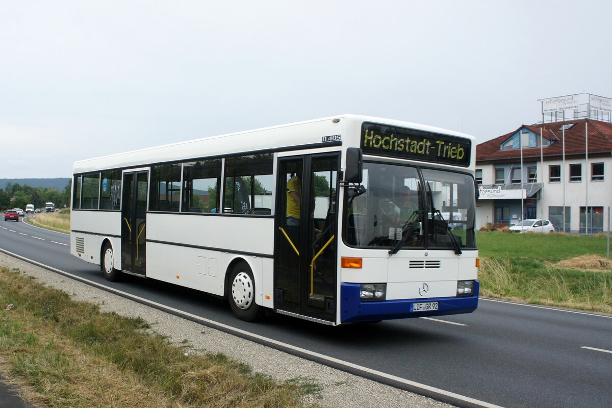Bus Oberfranken / Bus Bayern: Mercedes-Benz O 405 (LIF-GR 92) vom Omnibusbetrieb Gtz-Reisen, aufgenommen im Juni 2023 im Stadtgebiet von Burgkunstadt (Landkreis Lichtenfels).