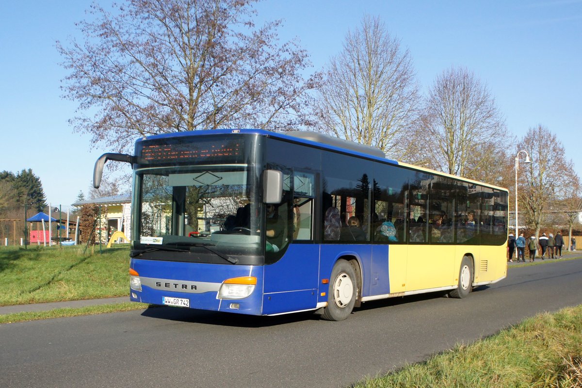 Bus Rheinland-Pfalz / Bus Dierdorf: Setra S 415 NF von Griesar Reisen GmbH (im Auftrag des Verkehrsunternehmens FriBus), aufgenommen im Dezember 2019 im Stadtgebiet von Dierdorf (Landkreis Neuwied).
