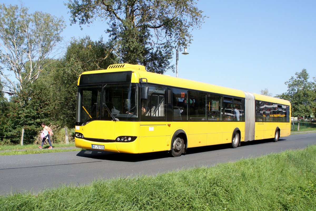 Bus Rheinland-Pfalz / Bus Dierdorf: Solaris Urbino 18 (NR-TD 920, ehem. Dresdner Verkehrsbetriebe AG) vom Verkehrsbetrieb Rhein-Westerwald GmbH (Zickenheiner-Gruppe), aufgenommen im September 2020 im Stadtgebiet von Dierdorf (Landkreis Neuwied).
