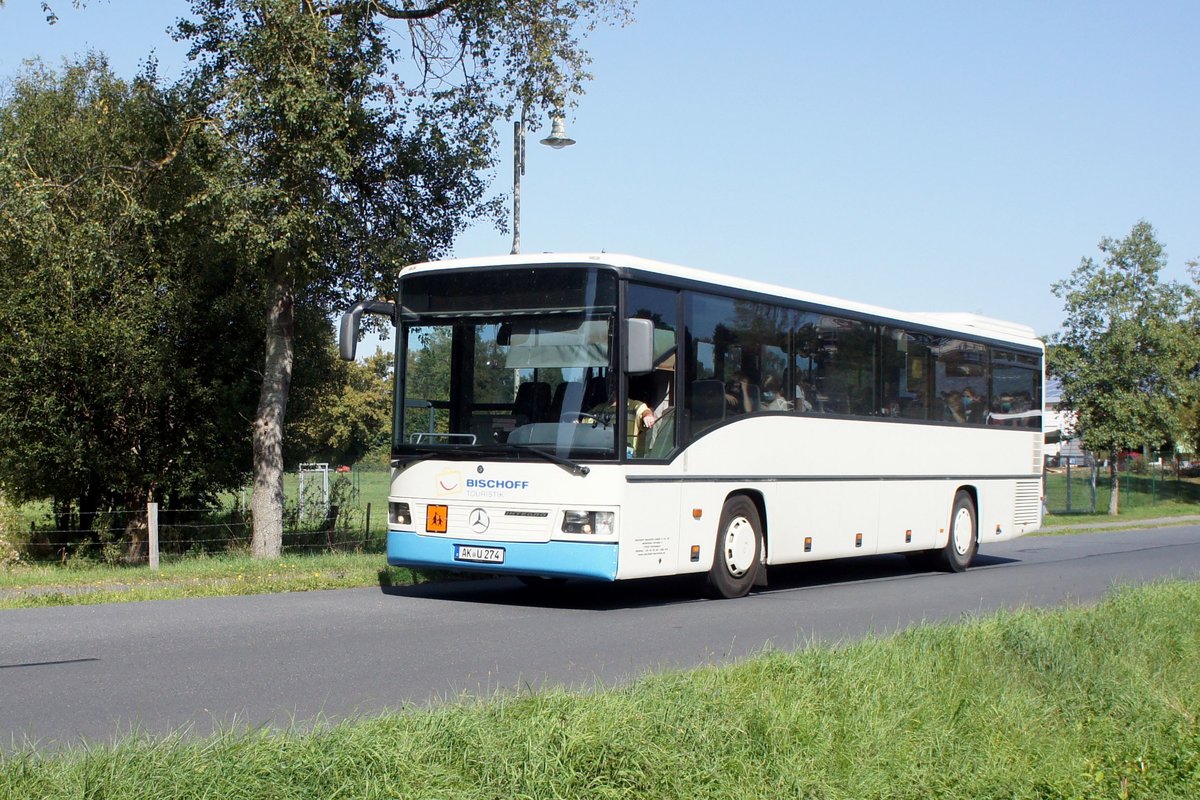 Bus Rheinland-Pfalz / Bus Dierdorf: Mercedes-Benz Integro (AK-U 274) der Bischoff Touristik GmbH & Co. KG, aufgenommen im September 2020 im Stadtgebiet von Dierdorf (Landkreis Neuwied).