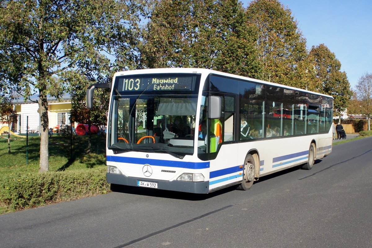 Bus Rheinland-Pfalz / Bus Dierdorf: Mercedes-Benz Citaro (AK-W 592) der Firma Wallmeroth Busreisen GmbH, aufgenommen im November 2020 im Stadtgebiet von Dierdorf (Landkreis Neuwied).