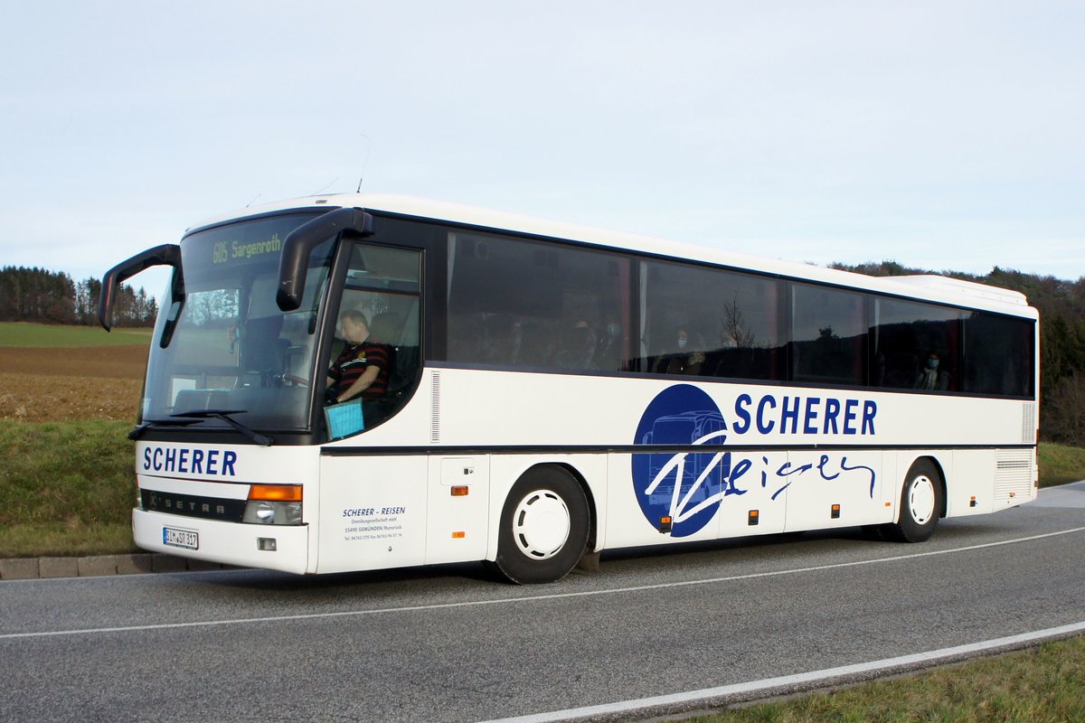 Bus Rheinland-Pfalz / Bus Hunsrück: Setra S 315 UL-GT von Scherer Reisen, aufgenommen im Dezember 2020 in der Nähe von Mengerschied (Verbandsgemeinde Simmern-Rheinböllen).
