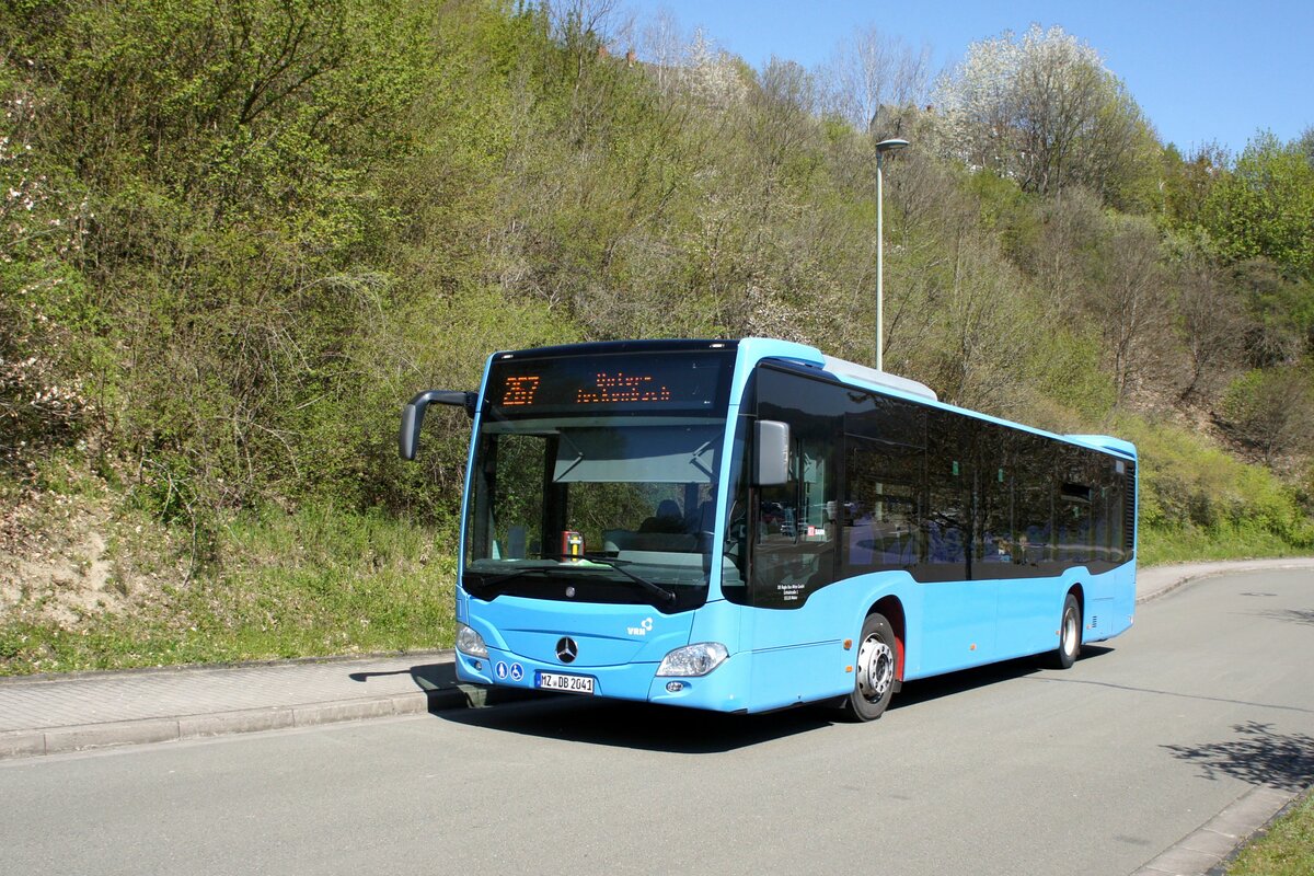 Bus Rheinland-Pfalz / Verkehrsverbund Rhein-Neckar: Mercedes-Benz Citaro C2 Ü (MZ-DB 2041) der DB Regio Bus Mitte GmbH, aufgenommen im April 2021 im Stadtgebiet von Lauterecken, einer Stadt im rheinland-pfälzischen Landkreis Kusel.