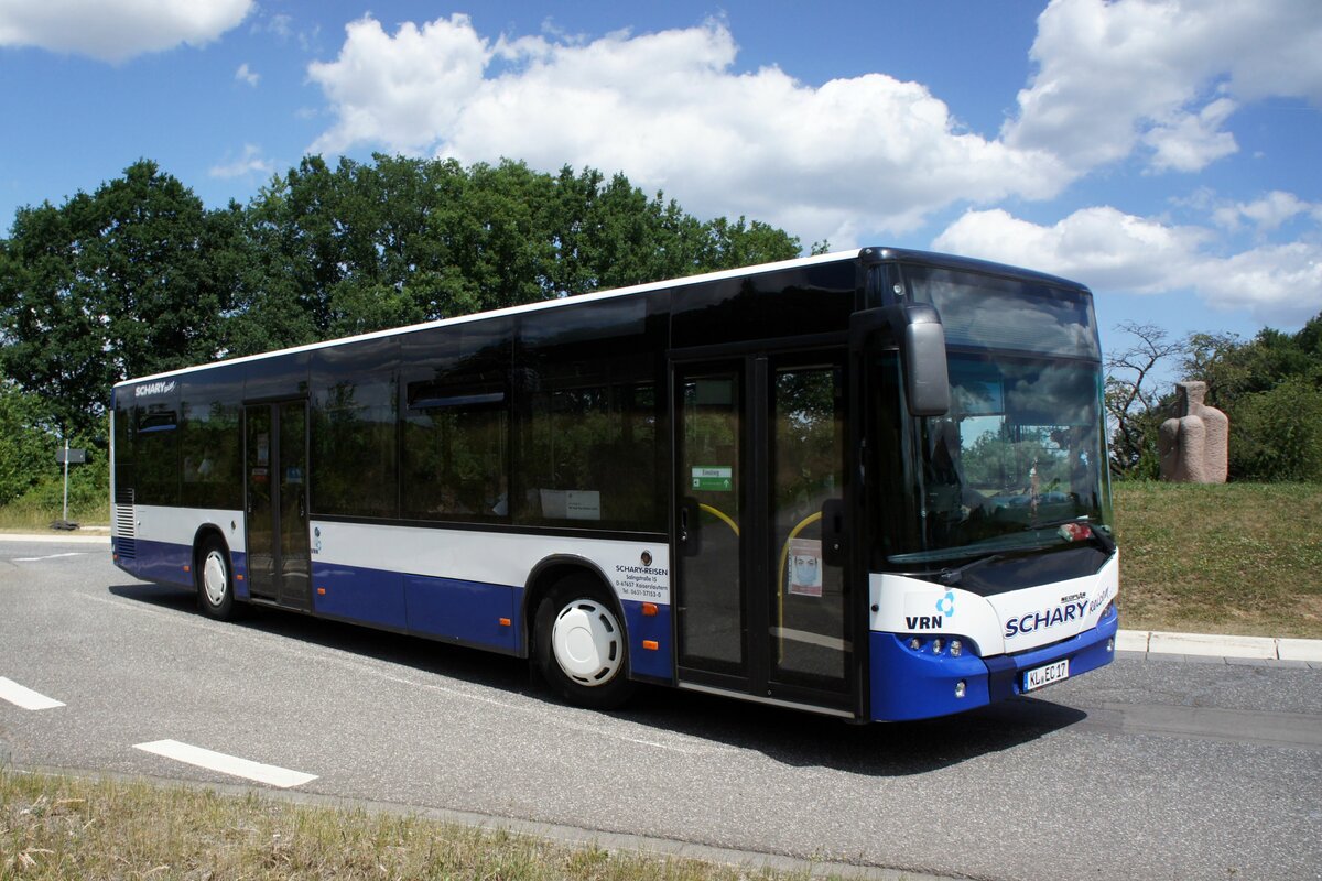 Bus Rheinland-Pfalz / Verkehrsverbund Rhein-Neckar: Neoplan Centroliner Evolution (KL-EC 17) von Schary-Reisen GbR, aufgenommen im Juni 2022 in Sembach, einer Ortsgemeinde im Landkreis Kaiserslautern.