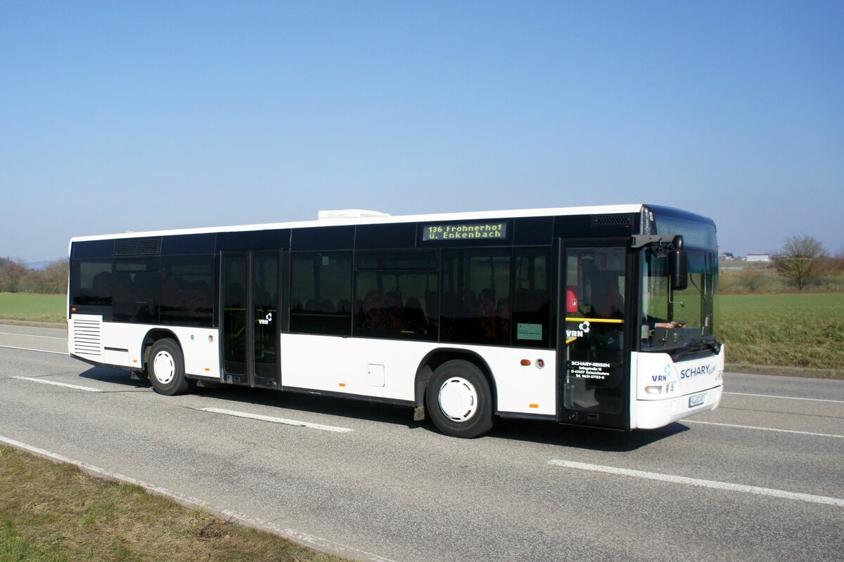 Bus Rheinland-Pfalz / Verkehrsverbund Rhein-Neckar: Neoplan Centroliner Ü (KL-EC 67) von Schary-Reisen GbR, aufgenommen im März 2023 in der Nähe von Mehlingen, einer Ortsgemeinde der Verbandsgemeinde Enkenbach-Alsenborn im Landkreis Kaiserslautern.
