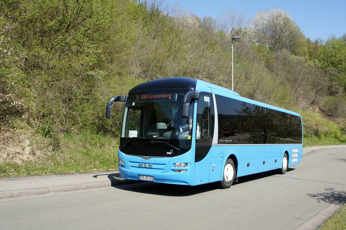 Bus Rheinland-Pfalz: MAN Lion's Regio (KUS-DA 101) von Dahlmanns-Reisen GmbH, aufgenommen im April 2021 im Stadtgebiet von Lauterecken, einer Stadt im rheinland-pfälzischen Landkreis Kusel.