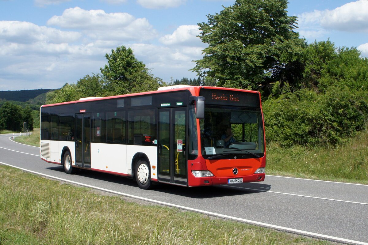 Bus Rheinland-Pfalz: Mercedes-Benz Citaro Facelift (KH-RH 208) der Rudolf Herz GmbH & Co. KG, aufgenommen im Juni 2022 in der Nähe von Sienhachenbach, einer Ortsgemeinde im Landkreis Birkenfeld.