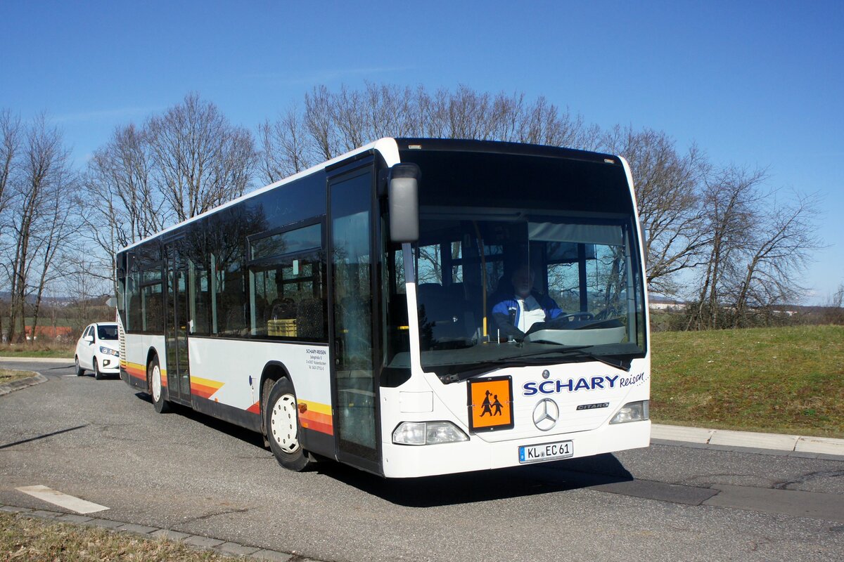Bus Rheinland-Pfalz: Mercedes-Benz Citaro Ü (KL-EC 61) von Schary-Reisen GbR, aufgenommen im Februar 2022 in Sembach, einer Ortsgemeinde im Landkreis Kaiserslautern.