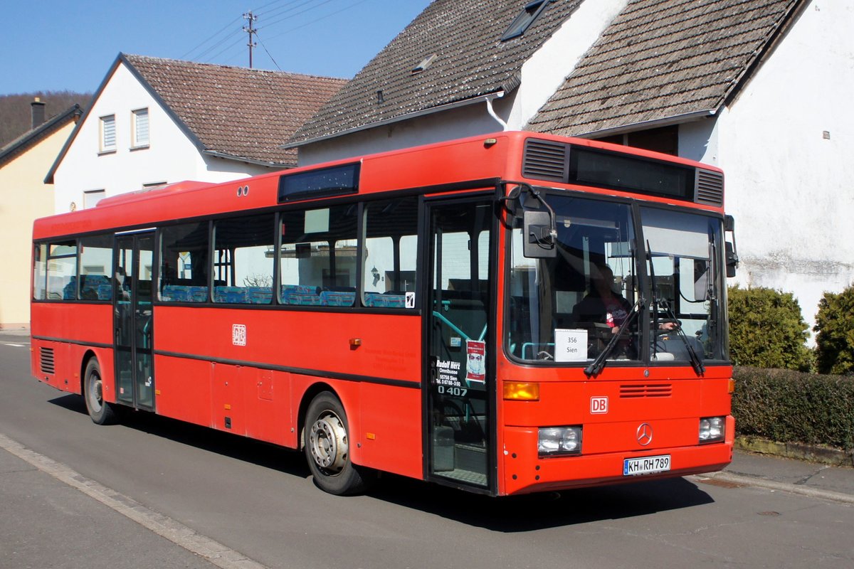Bus Rheinland-Pfalz: Mercedes-Benz O 407 (KH-RH 789) der Rudolf Herz GmbH & Co. KG, aufgenommen im März 2021 in Oberreidenbach, einer Ortsgemeinde im Landkreis Birkenfeld.