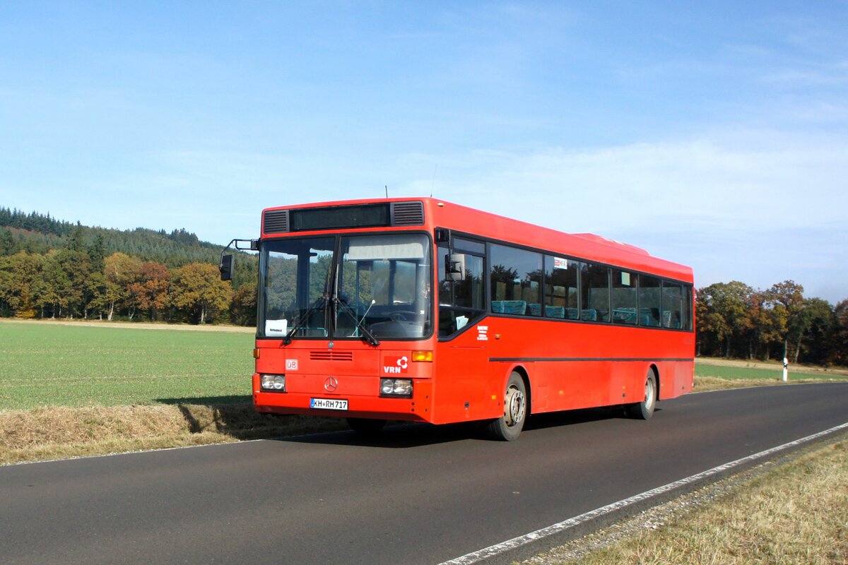 Bus Rheinland-Pfalz: Mercedes-Benz O 407 (KH-RH 717) der Rudolf Herz GmbH & Co. KG, aufgenommen im Oktober 2021 in der Nähe von Schauren, einer Ortsgemeinde im Landkreis Birkenfeld.