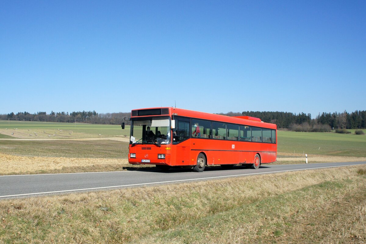 Bus Rheinland-Pfalz: Mercedes-Benz O 407 (KH-RH 209) der Rudolf Herz GmbH & Co. KG, aufgenommen im März 2022 in der Nähe von Rhaunen, einer Ortsgemeinde im Landkreis Birkenfeld.